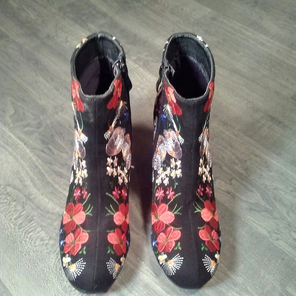 Qupid Shoes - 4 for 20 Floral Tapestry ankle boots Sz7